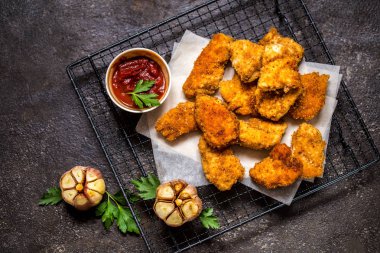 domates soslu tavuk göğsü Nuggets