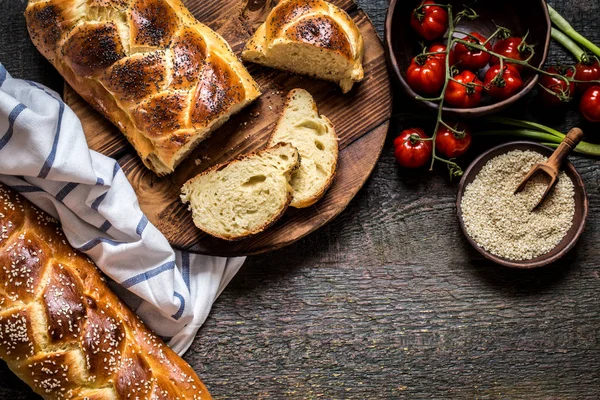 Challah Pan Judío Para Fiesta Tablero Madera Oscura —  Fotos de Stock