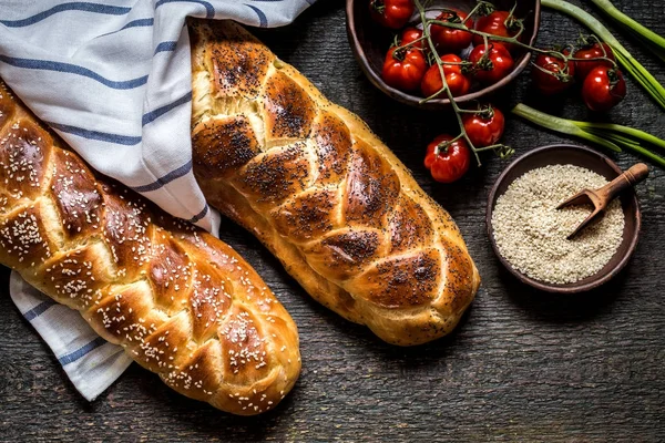 Challah Pan Judío Para Fiesta Tablero Madera Oscura —  Fotos de Stock