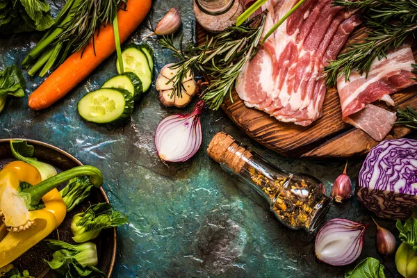 Ingredientes Vegetales Especias Carne Para Cocinar Platos Estilo Rústico — Foto de Stock