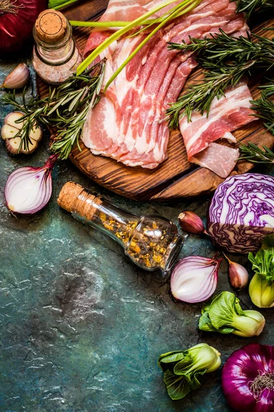 Ingredientes Vegetales Especias Carne Para Cocinar Platos Estilo Rústico — Foto de Stock