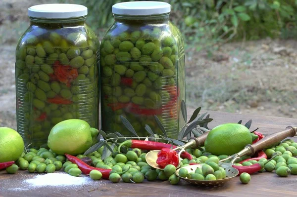 Olives in glass jars. Hot appetizer. — Stock Photo, Image