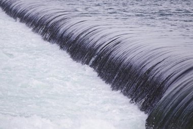 Şaşırtıcı Niagara falls yakın küçük bir şelale güzel izole görüntüsü