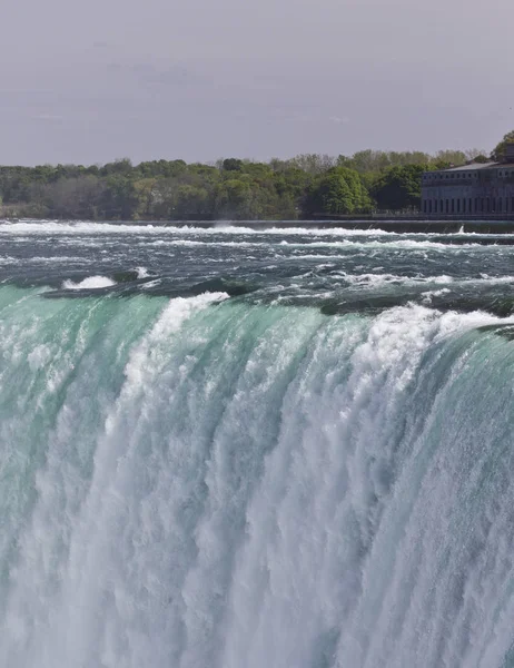 Vackra isolerade foto av fantastiska Niagarafallen — Stockfoto