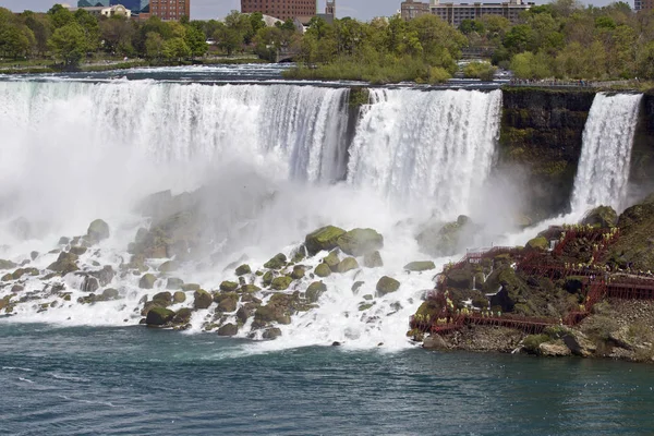 Vackra isolerade foto av den fantastiska Niagara vattenfallen oss sida — Stockfoto