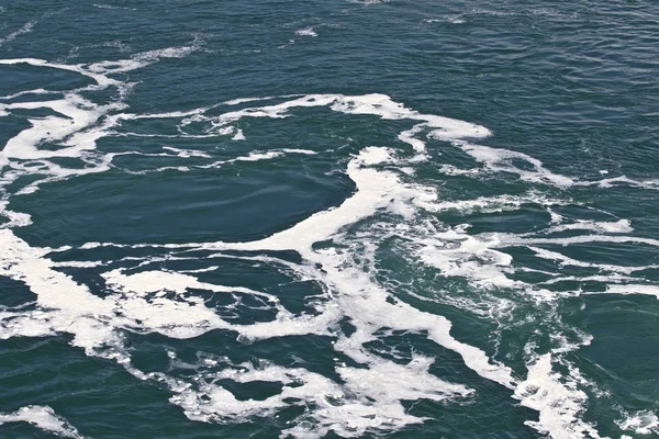 Schöne isolierte Foto des Wassers in der Nähe von erstaunlichen Niagarafällen — Stockfoto