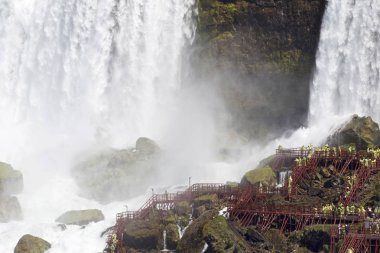 Güzel yan bize şaşırtıcı Niagara Şelalesi ile fotoğraf kapatmak