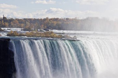 İnanılmaz güçlü Niagara Şelalesi ile güzel arka plan