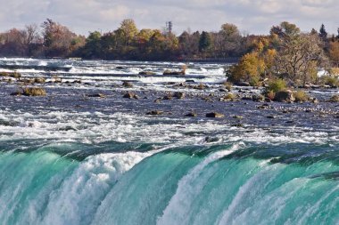 İnanılmaz güçlü Niagara Şelalesi ile güzel görüntü