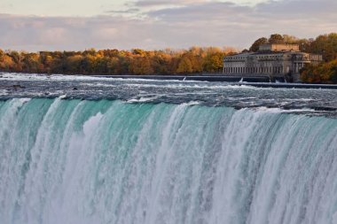 İnanılmaz güçlü Niagara Şelalesi güzel kartpostal