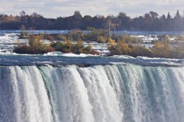 İnanılmaz güçlü Niagara Şelalesi ile güzel görüntü
