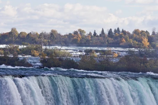 İnanılmaz güçlü Niagara Şelalesi ile güzel görüntü