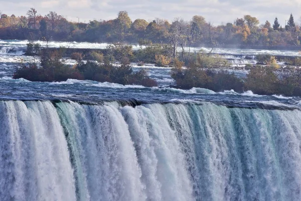 İnanılmaz güçlü Niagara Şelalesi ile güzel görüntü