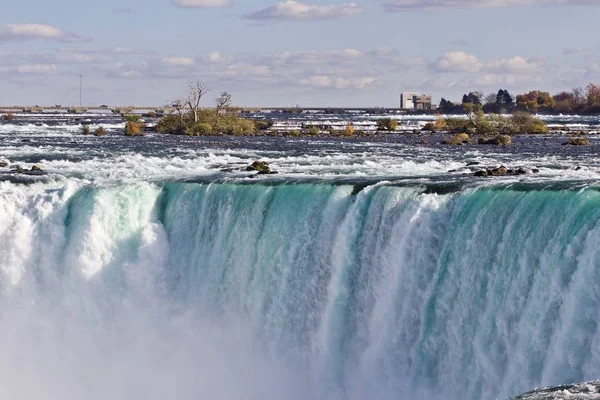 Vackra isolerade foto av fantastiska kraftfulla Niagara vattenfall — Stockfoto