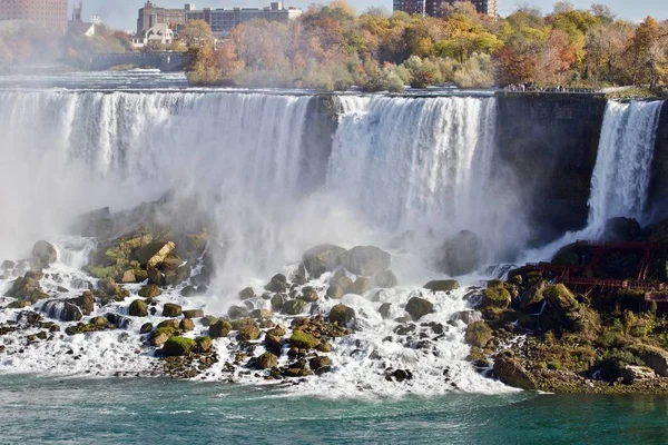 Vackra isolerade foto med fantastiska Niagara vattenfall oss sida — Stockfoto