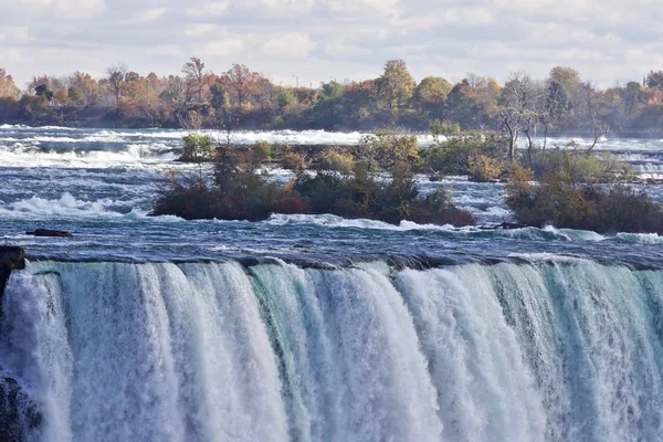 Vacker bakgrund med fantastiska kraftfulla Niagara vattenfall — Stockfoto