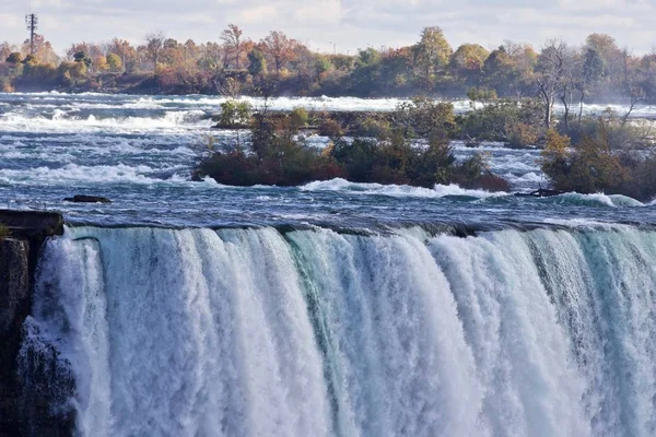 İnanılmaz güçlü Niagara Şelalesi ile güzel görüntü
