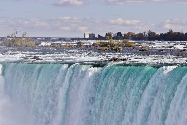 Vackra vykort av fantastiska kraftfulla Niagara vattenfall — Stockfoto