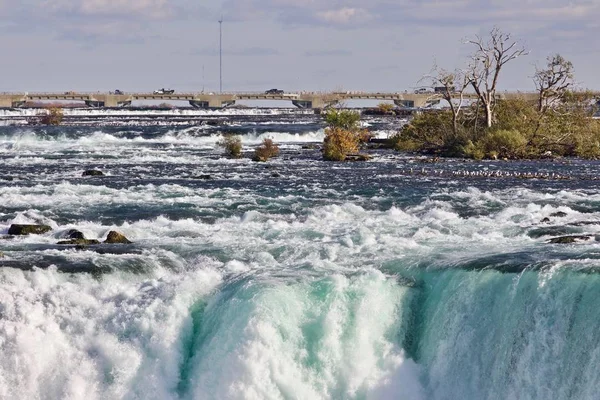 Krásný izolované obraz úžasné mohutný vodopád Niagara — Stock fotografie