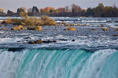 İnanılmaz güçlü Niagara Şelalesi ile güzel arka plan