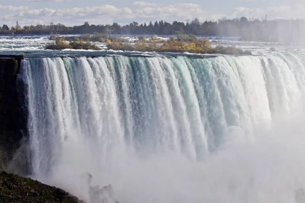 İnanılmaz güçlü Niagara Şelalesi ile güzel kartpostal