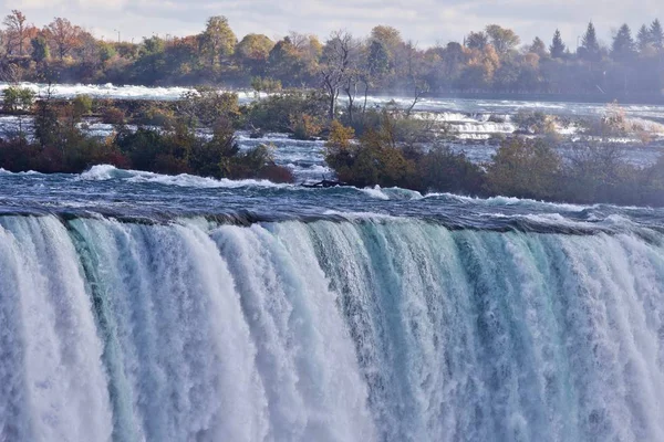 Vackert foto av fantastiska kraftfulla Niagara vattenfall — Stockfoto