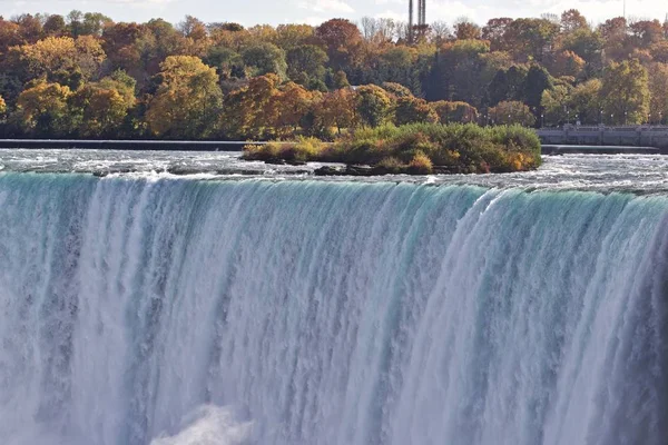 Vackra isolerade foto av fantastiska kraftfulla Niagara vattenfall — Stockfoto