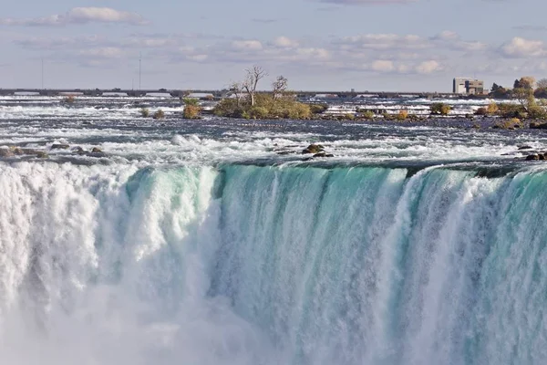Bella foto isolata di stupefacente potente cascata del Niagara — Foto Stock
