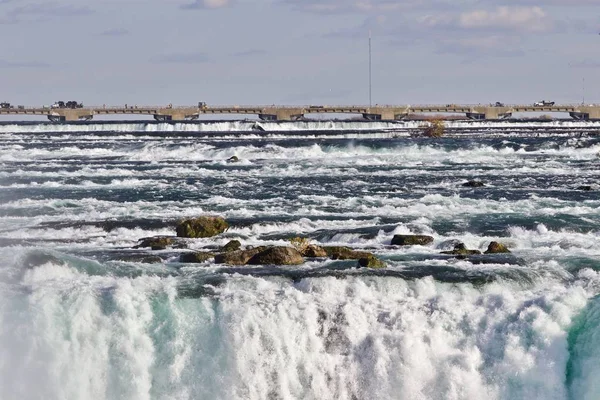 Krásné izolované fotografie úžasné mohutný vodopád Niagara — Stock fotografie