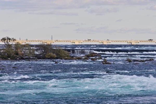 Krásný obrázek s úžasnou mocné řece Niagara — Stock fotografie