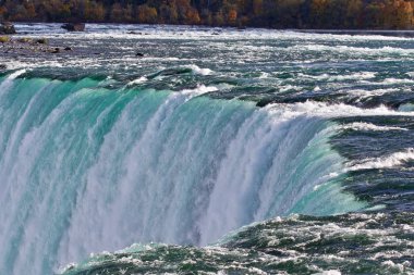 İnanılmaz güçlü Niagara Şelalesi güzel izole fotoğraf