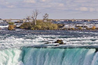 İnanılmaz güçlü Niagara Şelalesi güzel kartpostal