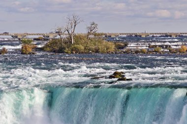 İnanılmaz güçlü Niagara Şelalesi güzel izole fotoğraf