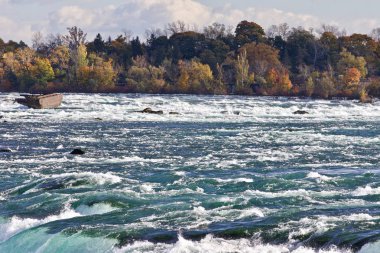 İnanılmaz güçlü Niagara Nehri'nin güzel fotoğraf
