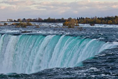 İnanılmaz güçlü Niagara Şelalesi ile güzel arka plan