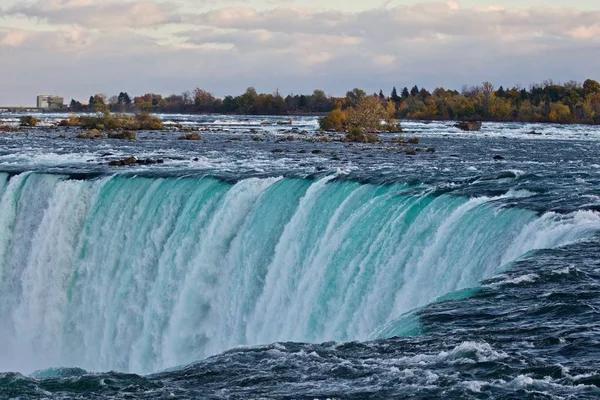 Gyönyörű háttér-val csodálatos erős Niagara-vízesés Stock Kép