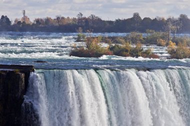 İnanılmaz güçlü Niagara Şelalesi ile güzel fotoğraf