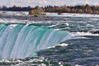 İnanılmaz güçlü Niagara Şelalesi güzel izole fotoğraf