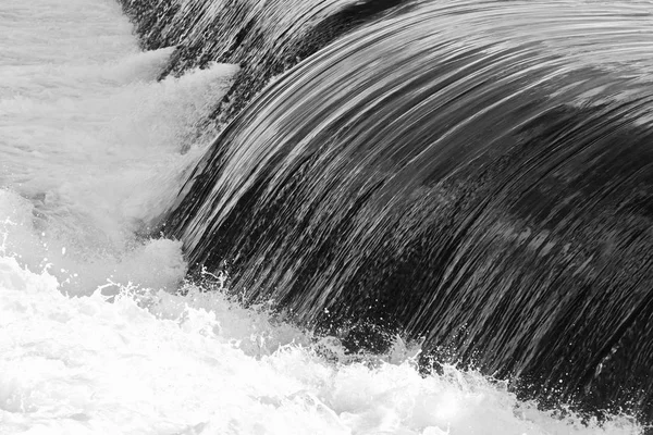 Vackra bakgrund med små vattenfall nära fantastiska Niagarafallen — Stockfoto