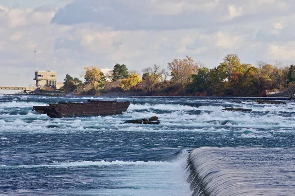 Krásný obrázek s úžasnou mocné řece Niagara — Stock fotografie