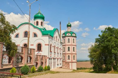 St. Anne'in rahibe manastırı, Annina'dan dağ yerdir