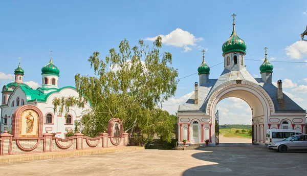 St. Anne'in rahibe manastırı, Annina'dan dağ yerdir