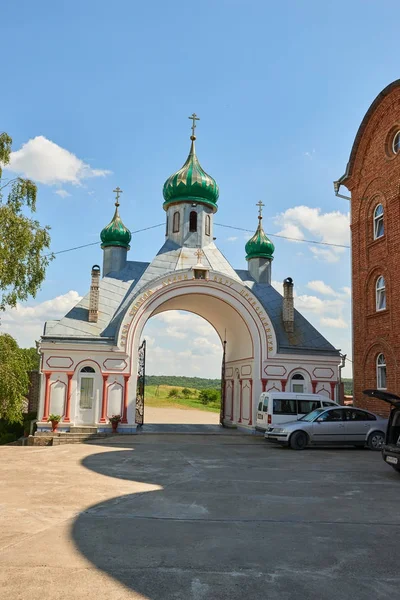 St. Anne'in rahibe manastırı, Annina'dan dağ yerdir