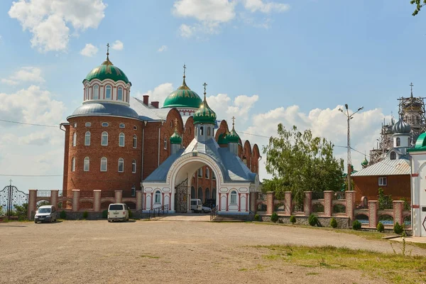 St. Anne'in rahibe manastırı, Annina'dan dağ yerdir