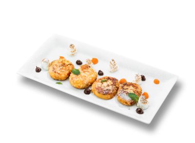 Kek krem ile plaka üzerinde