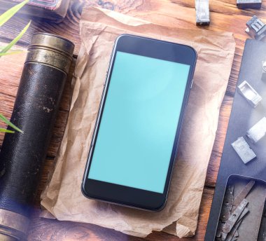 Mockup tablosundaki bazı görevliler ile Smartphone
