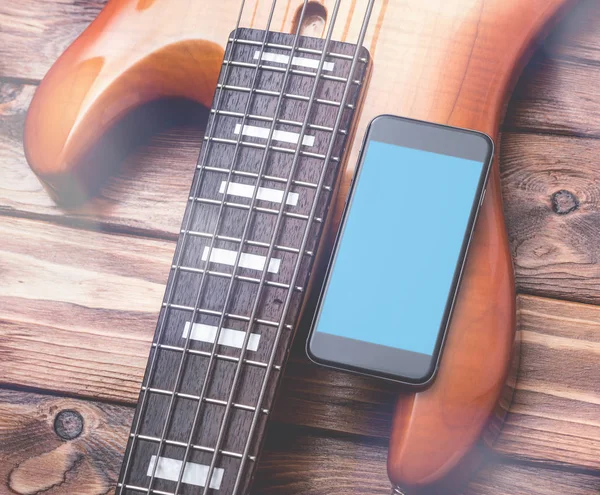 Svart smartphone mockup med gitarr — Stockfoto