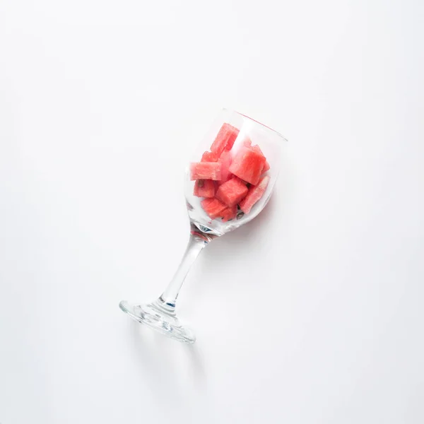 Plasterki arbuza w kieliszku do wina — Zdjęcie stockowe