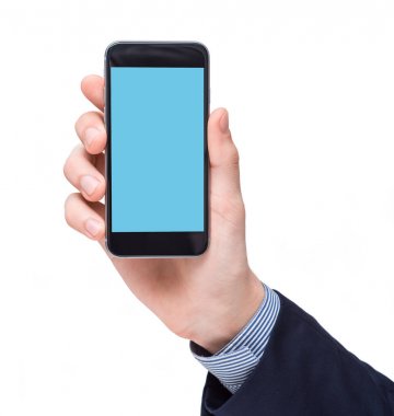 Akıllı telefon elinde gösterilen işadamı.