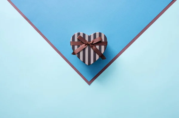 Heart shaped Valentines Day gift box, flat lay — Stock Photo, Image